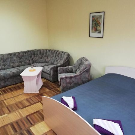 Rooms For Rent On Vokzal Брест Экстерьер фото